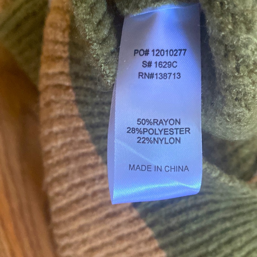 "NWOT" Doe & Rae Women's Sweater Size Medium - Picture 5 of 6